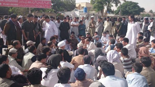 Protesters Gathered Outside Office of Inspector General of Balochistan Police Against Today's Incidents